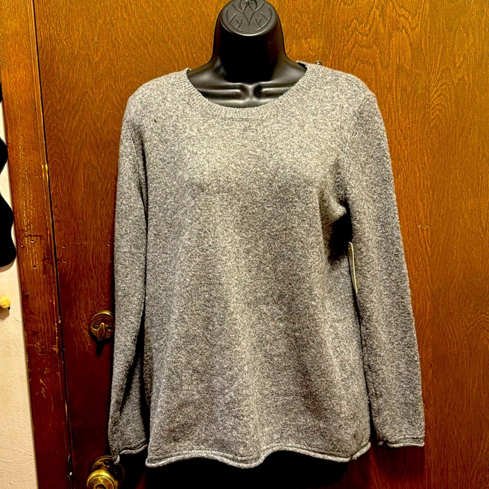 Pique grey sweater